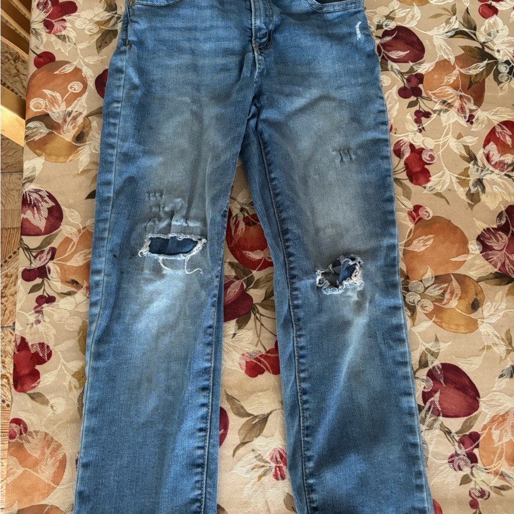Women’s Distressed Light Blue Skinny Jeans